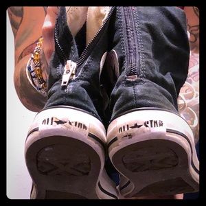 Converse tennis shoes lace up to the knee